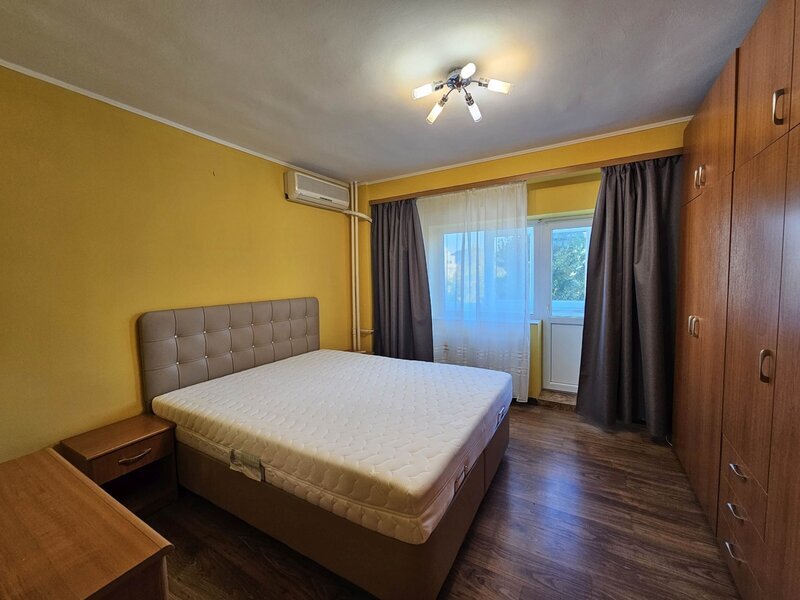 Victoriei, la 3 minute de mers pana la metrou, apartament 2 camere.